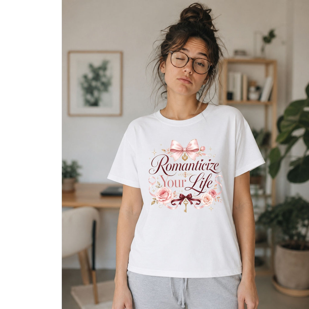تيشيرت نسائي بتصميم Romanticize Your Life